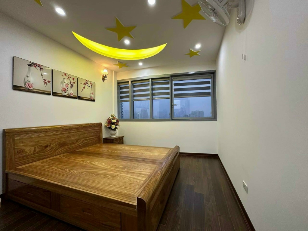 Bán căn hộ B6 Nam Trung Yên 80m2 3PN 2WC nhà đẹp đủ đồ giá 6.* tỷ có thương lương liên hệ 0349627688