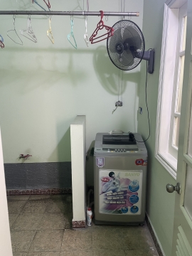 Cho thuê nhà 4 tầng tại ngõ 639 Hoàng Hoa Thám, Ba Đình. Ngõ rộng ba gác tránh. Chỉ 12tr 
