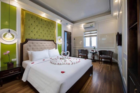 Bán nhà CHDV APARTMENT mặt phố Tây Hồ 131m2 x 7 T x MT 6m 38.5 tỷ. Thang Máy. Ga ra Ô TÔ