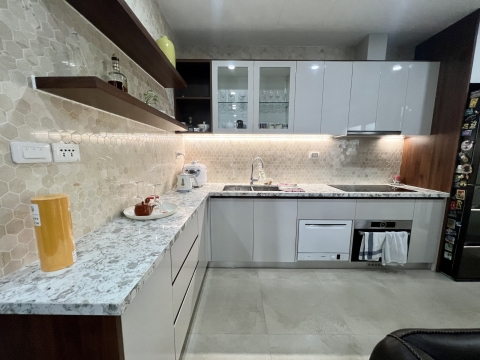 CHÍNH CHỦ CHO THUÊ CĂN 2PN 93M2 TÒA R4 CHUNG CƯ ROYAL CITY