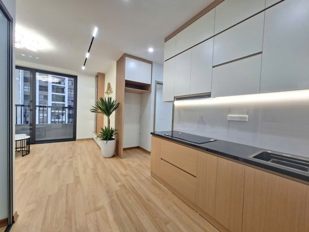 Bán chung cư Khương Đình, 69,4m2, 3 ngủ 2WC, nhỉnh 6 tỷ, nội thất cơ bản đầy đủ, vị trí đẹp, an ninh tốt.