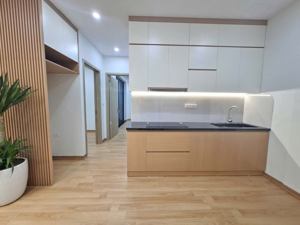 Bán chung cư Khương Đình, 69,4m2, 3 ngủ 2WC, nhỉnh 6 tỷ, nội thất cơ bản đầy đủ, vị trí đẹp, an ninh tốt.