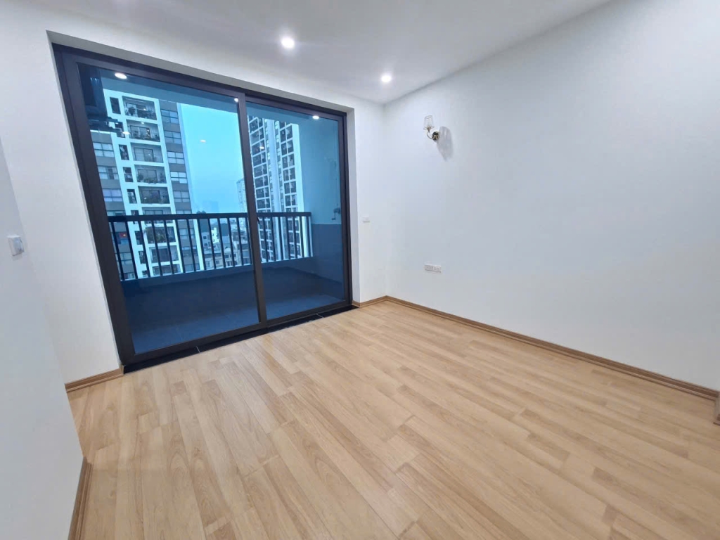 Bán chung cư Khương Đình, 69,4m2, 3 ngủ 2WC, nhỉnh 6 tỷ, nội thất cơ bản đầy đủ, vị trí đẹp, an ninh tốt.