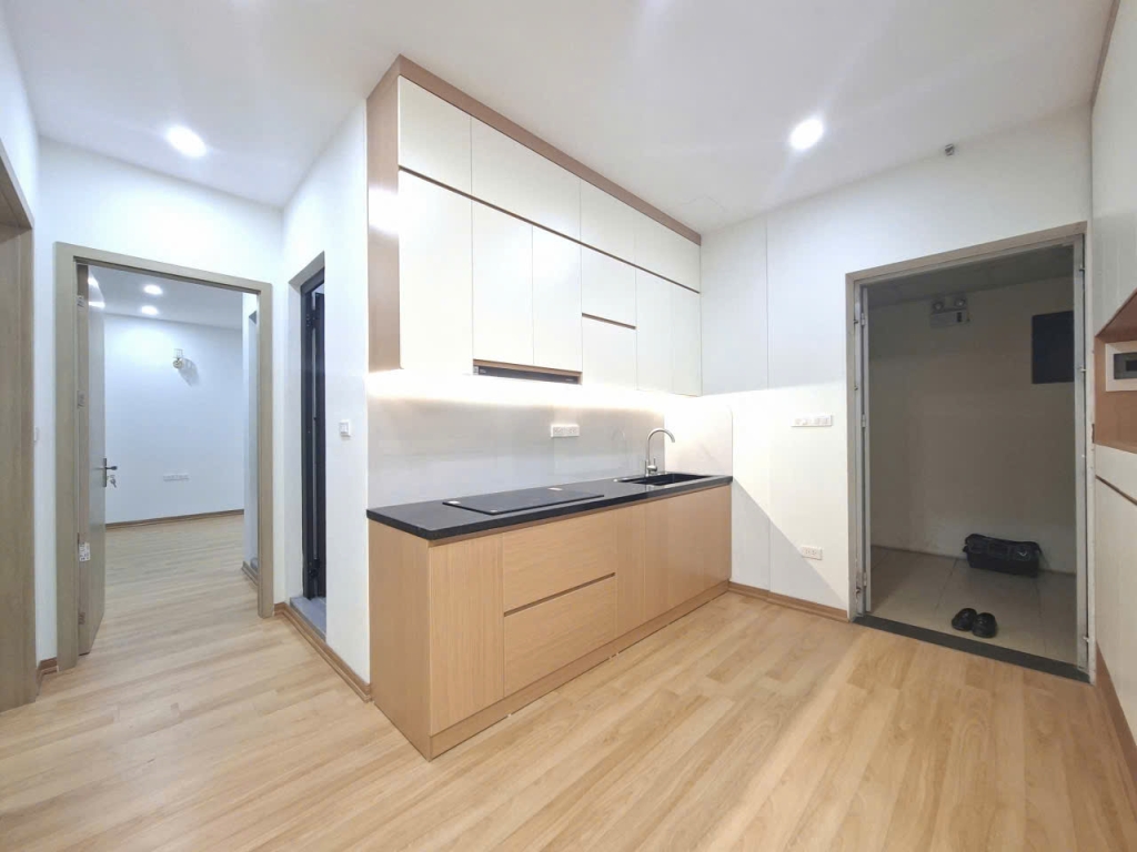 Bán chung cư Khương Đình, 69,4m2, 3 ngủ 2WC, nhỉnh 6 tỷ, nội thất cơ bản đầy đủ, vị trí đẹp, an ninh tốt.