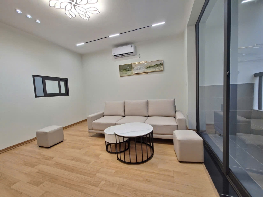 Bán chung cư Khương Đình, 69,4m2, 3 ngủ 2WC, nhỉnh 6 tỷ, nội thất cơ bản đầy đủ, vị trí đẹp, an ninh tốt.