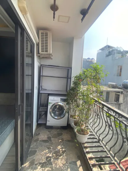Cho thuê Căn chung cư mini full đồ tại Ngõ 193 Trích Sài. Ban công View hồ cực thoáng. Chỉ 6.5tr